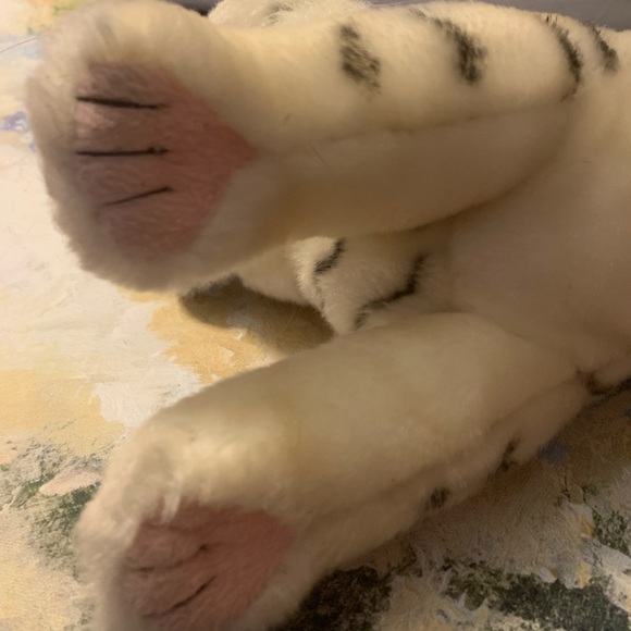 Siegfried and Roy's Mirage Stuffed Tiger Like New from Las Vegas - Picture 5 of 8